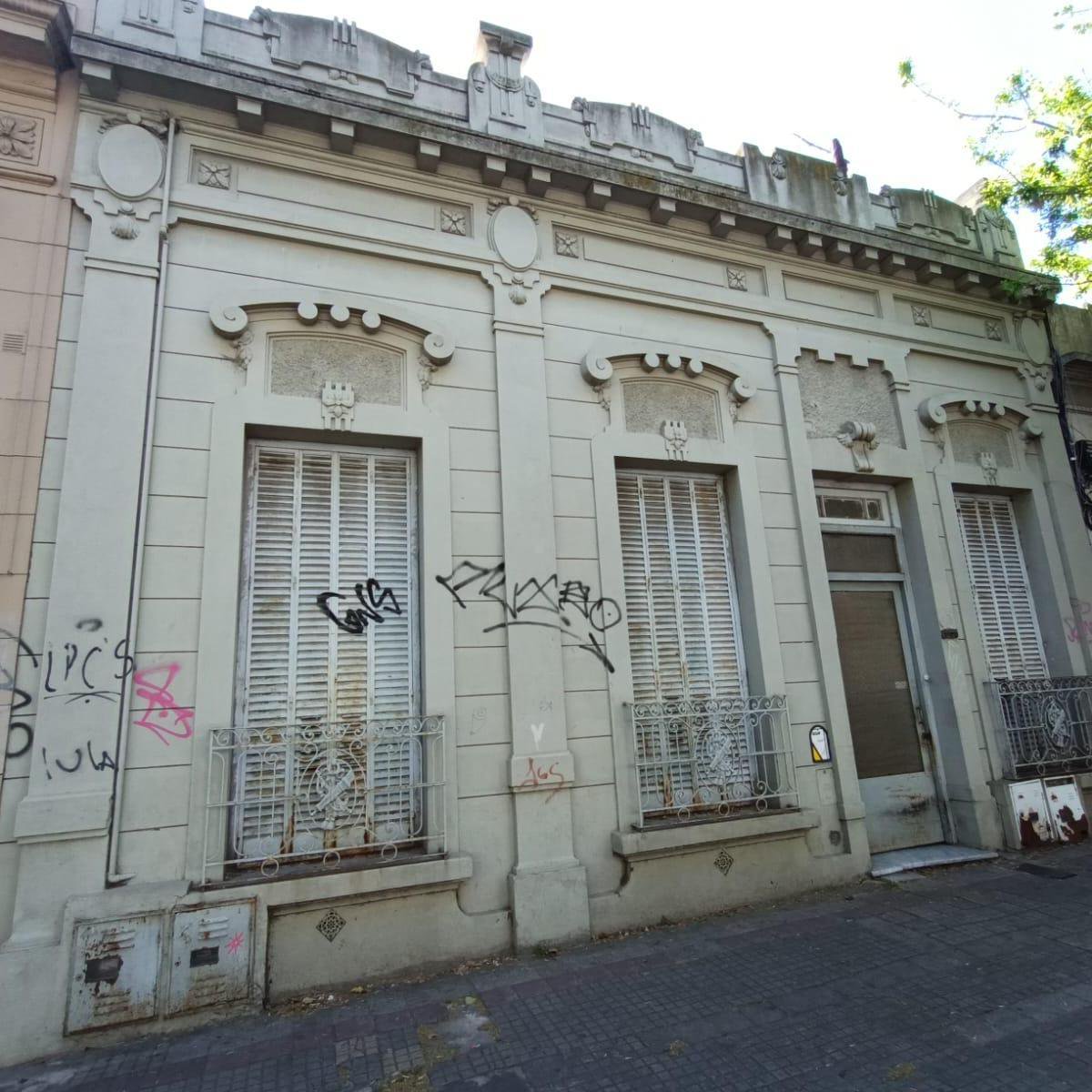 VENTA DE CASA CON LOTE PARA DESARROLLO