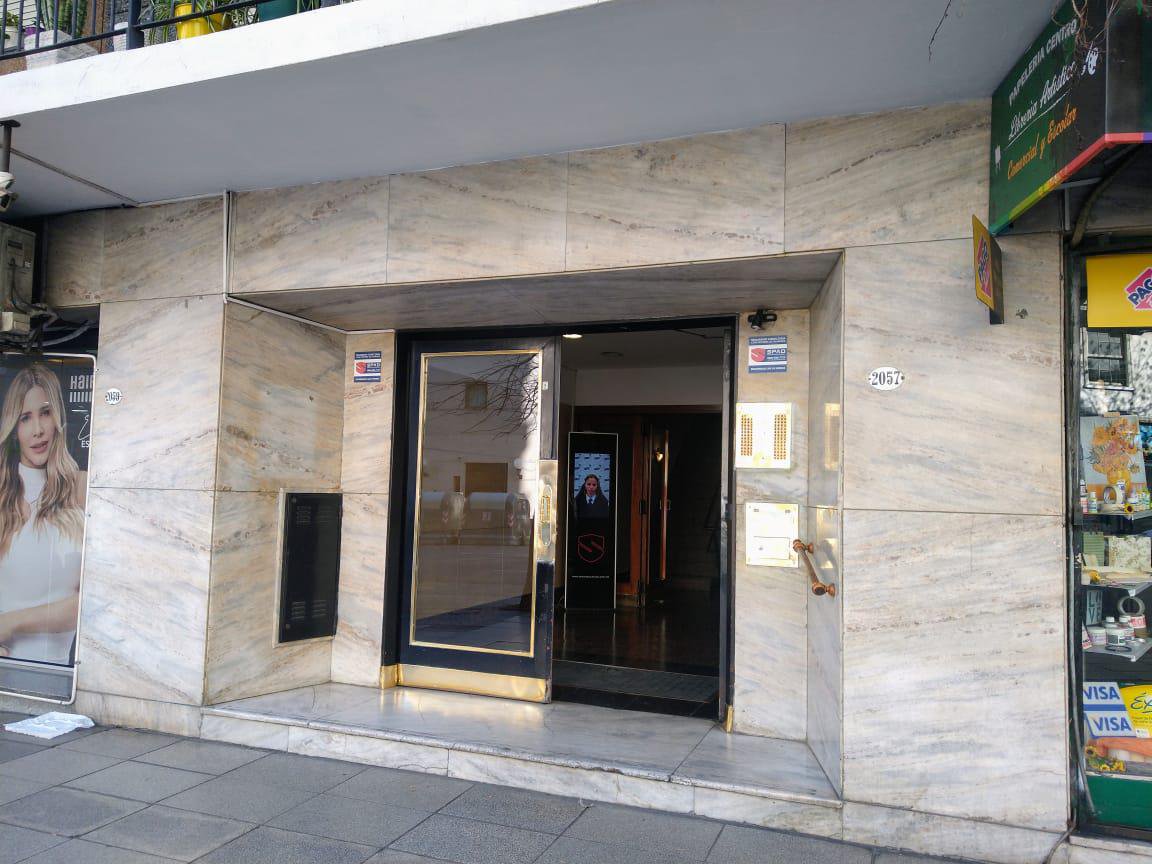 Departamento de 3 ambientes sobre Av. Rivadavia, Venta — foto 1 de 22