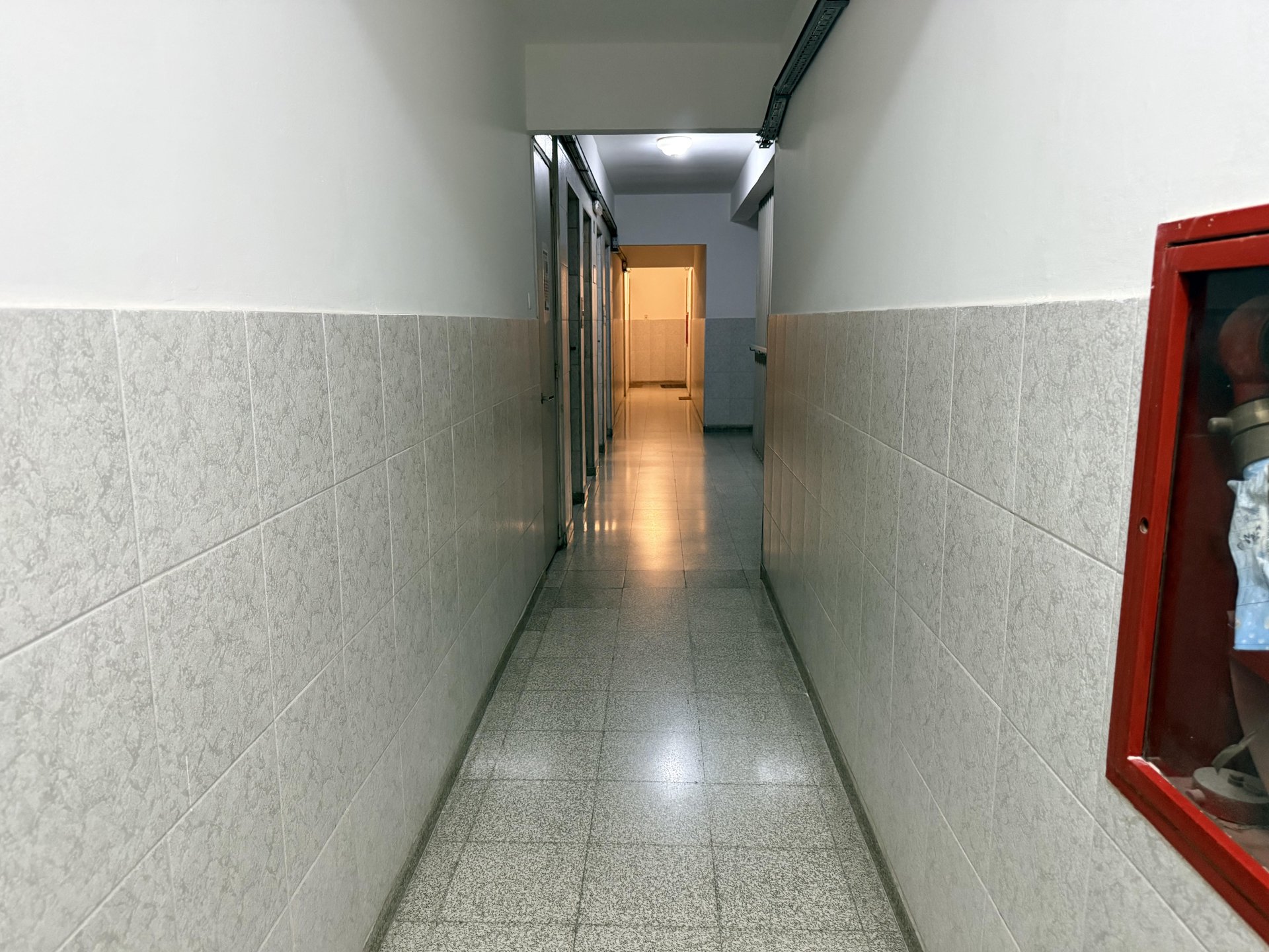 Departamento 4 ambientes, super luminoso, ambientes amplios, apto crédito! — foto 4 de 24