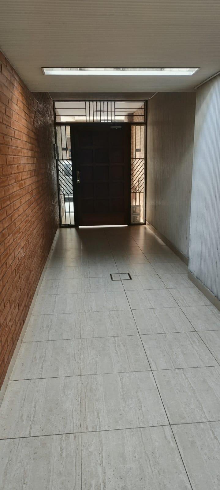 MONOAMBIENTE CON COCINA Y BAÑO COMPLETO AL FRENTE AMPLIO Y LUMINOSO — foto 2 de 13