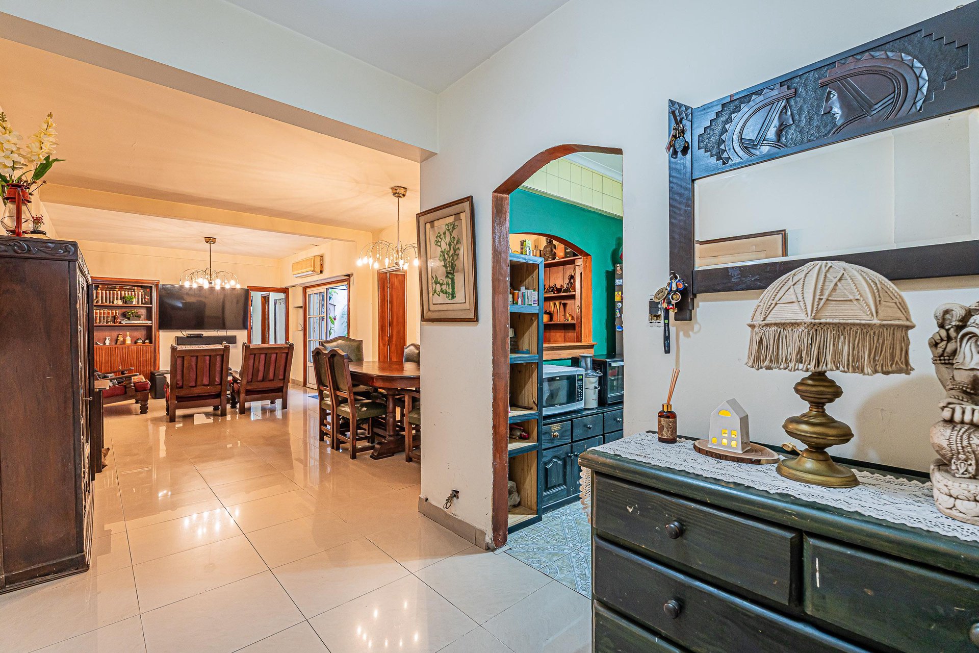 Departamento en venta de 5 ambientes con patio y pileta.