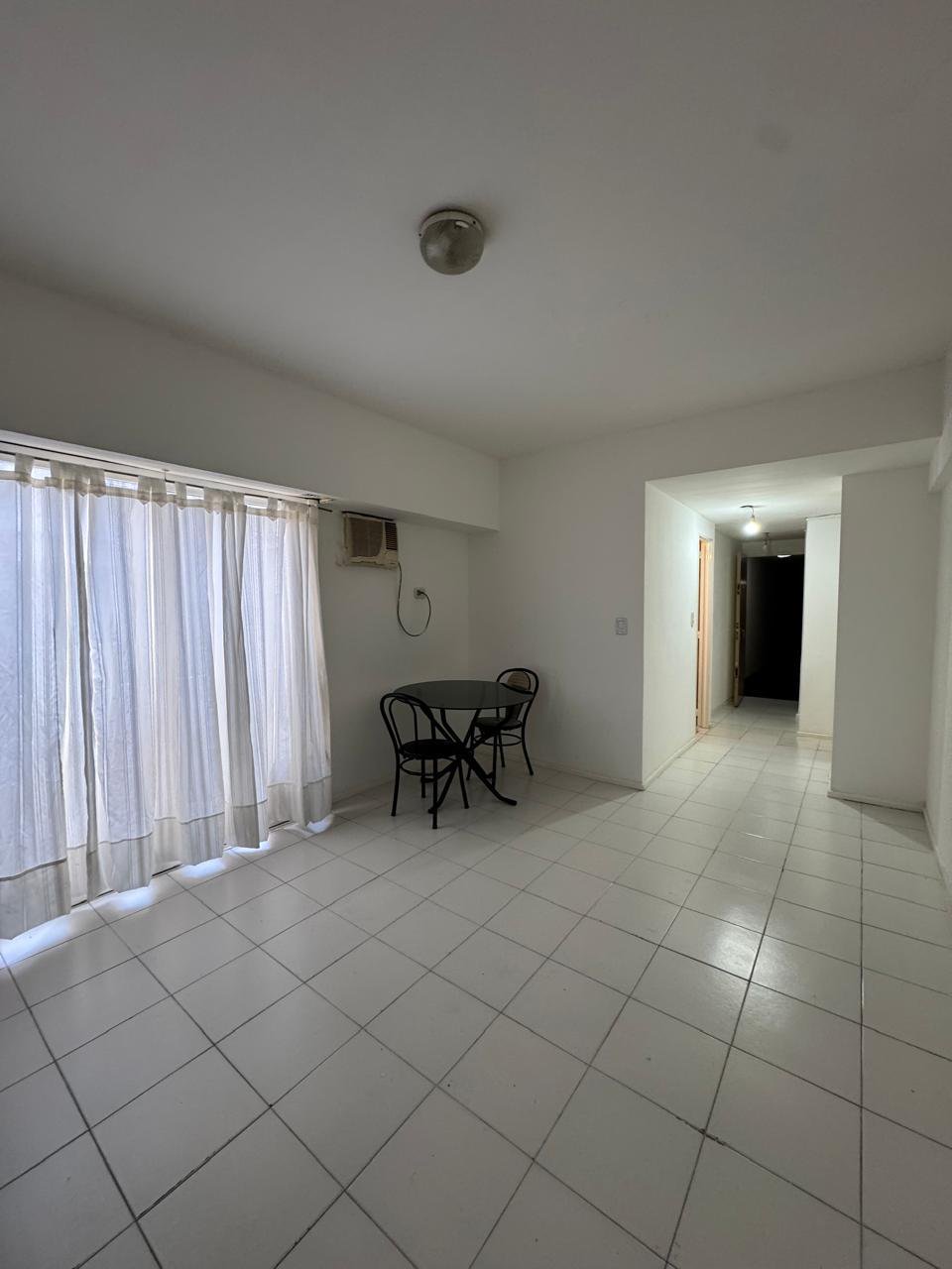 Venta Departamento de un Ambiente en 3° piso impecable muy luminoso Apto profesional.