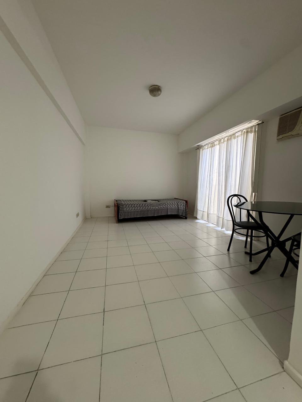 Venta Departamento de un Ambiente en 3° piso impecable muy luminoso Apto profesional. — foto 3 de 28