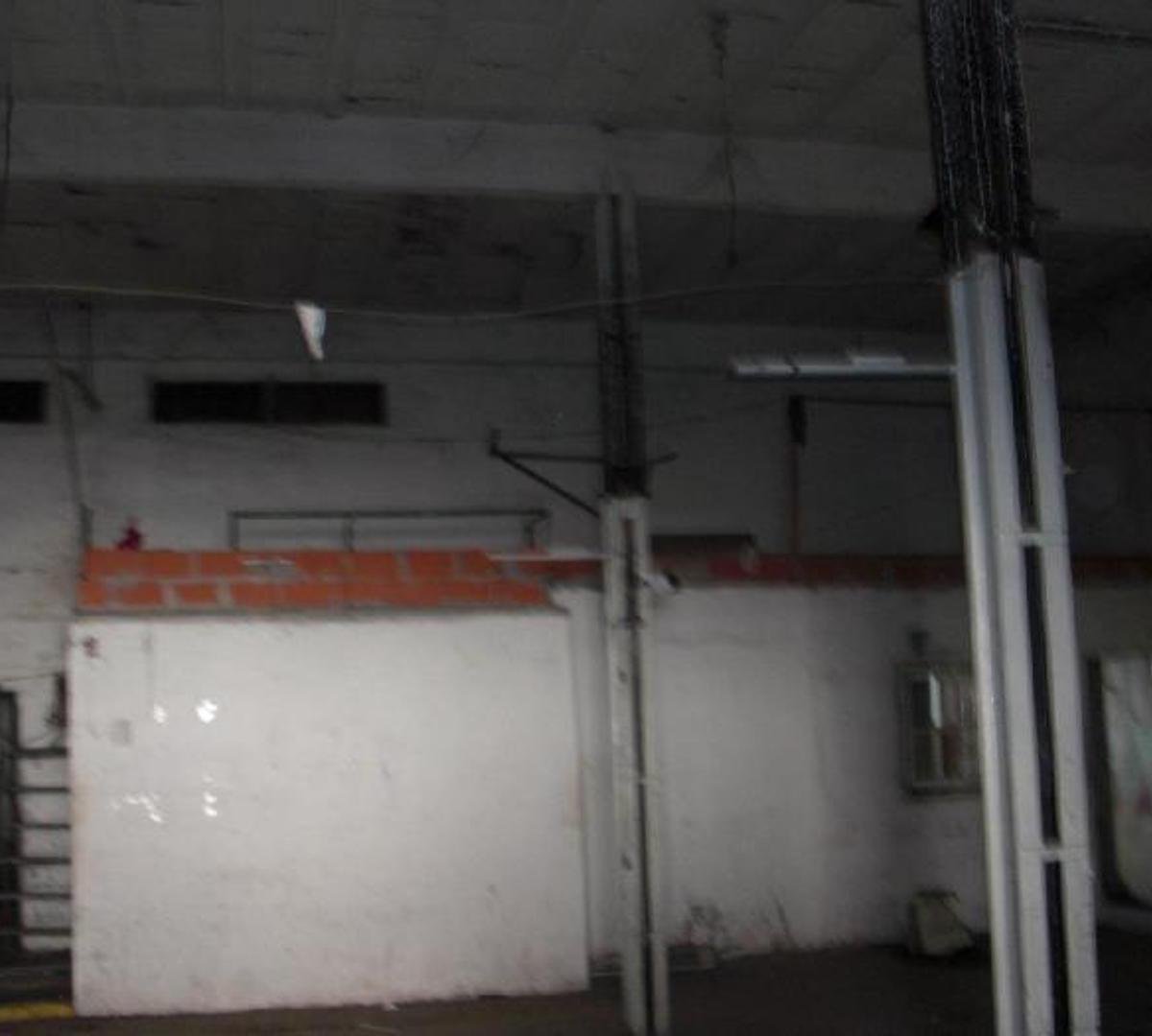 Local comercial de 50m2 con Galpon industrial de 200m2 y ter — foto 2 de 6