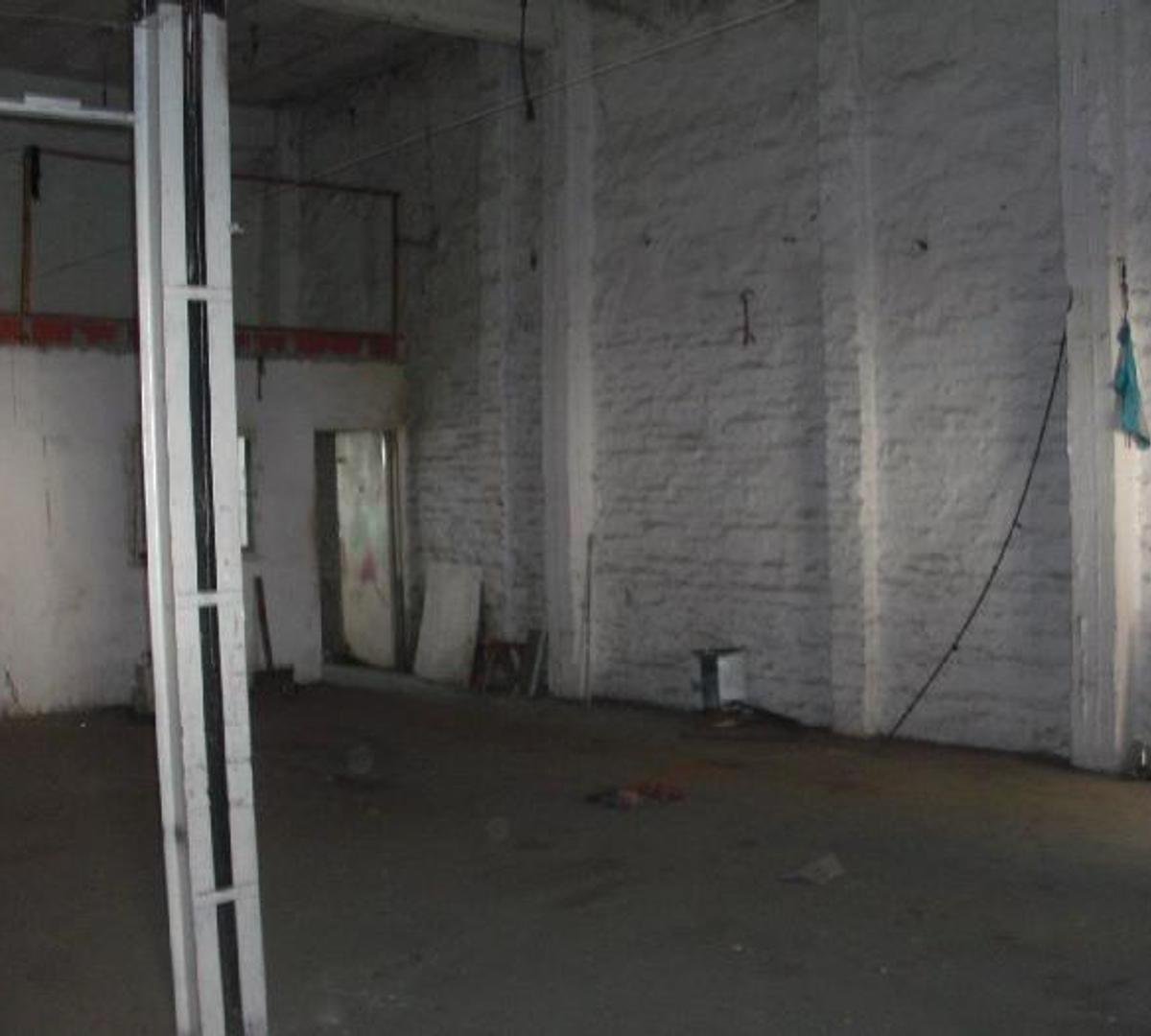 Local comercial de 50m2 con Galpon industrial de 200m2 y ter — foto 4 de 6