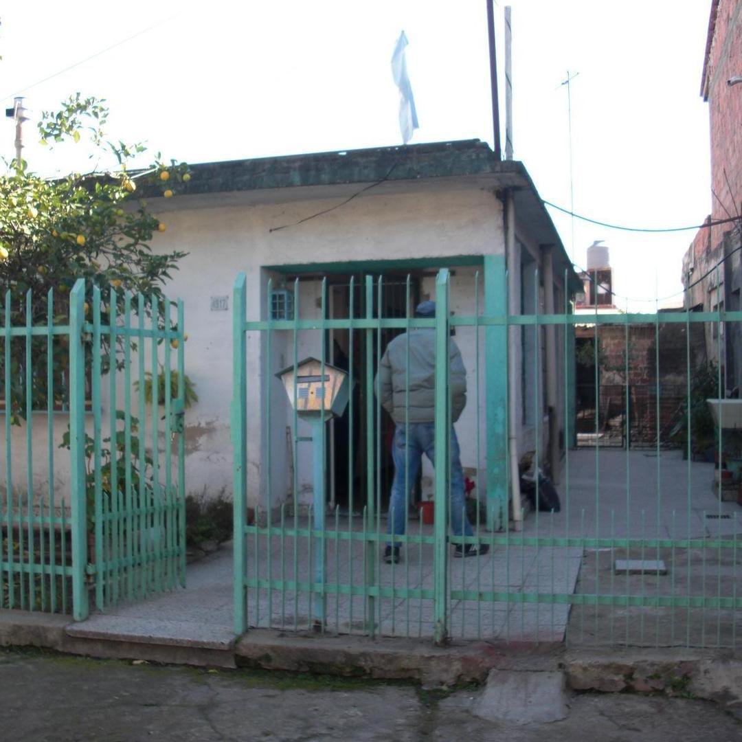 CASA EN LOTE PROPIO DE 2 AMBIENTES Y DEPTO MONOAMBIENTE — foto 1 de 9