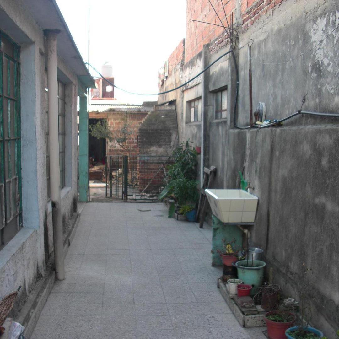 CASA EN LOTE PROPIO DE 2 AMBIENTES Y DEPTO MONOAMBIENTE — foto 2 de 9