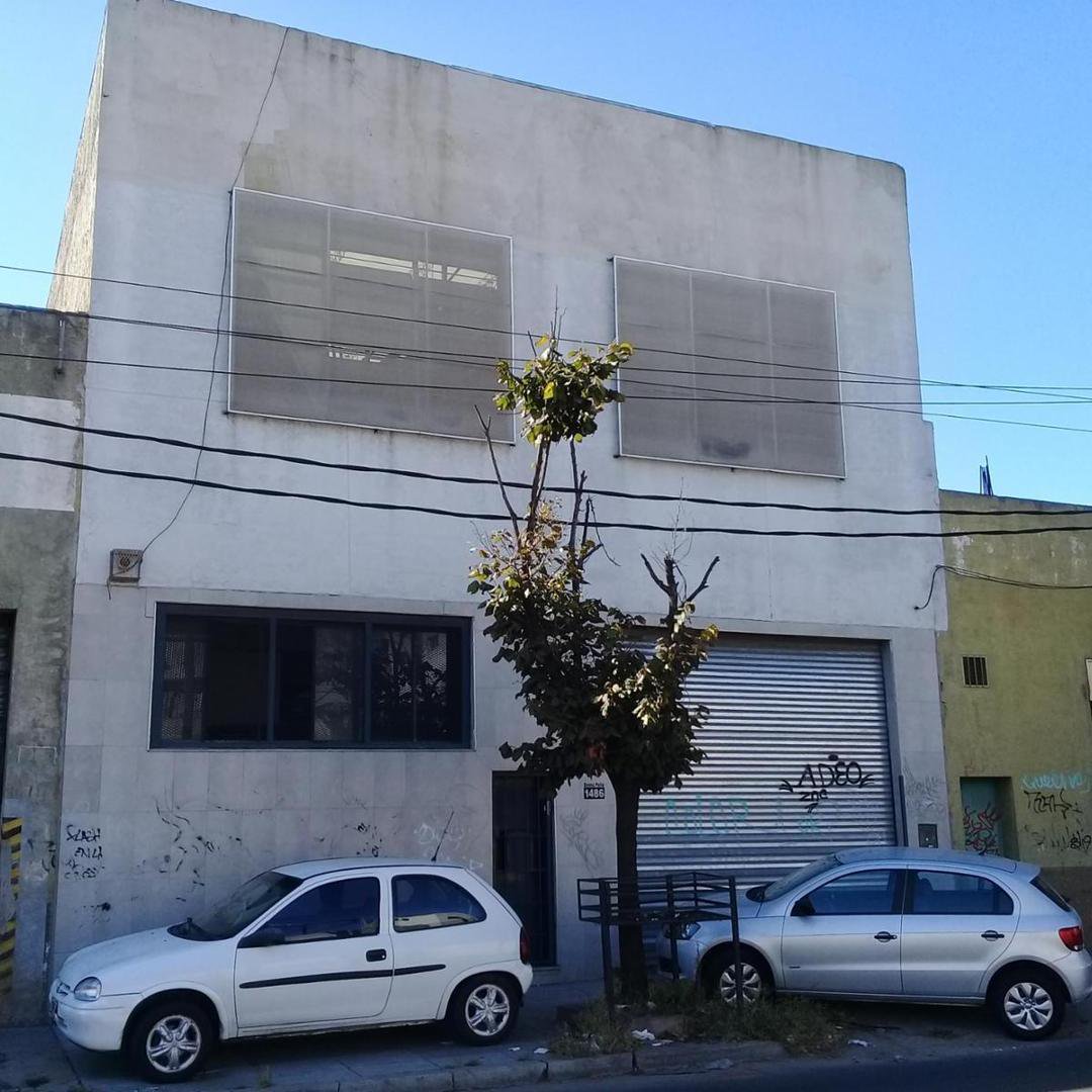 GALPON Y OFICINA CON  CORTINA Y MONTACARGA — foto 1 de 17