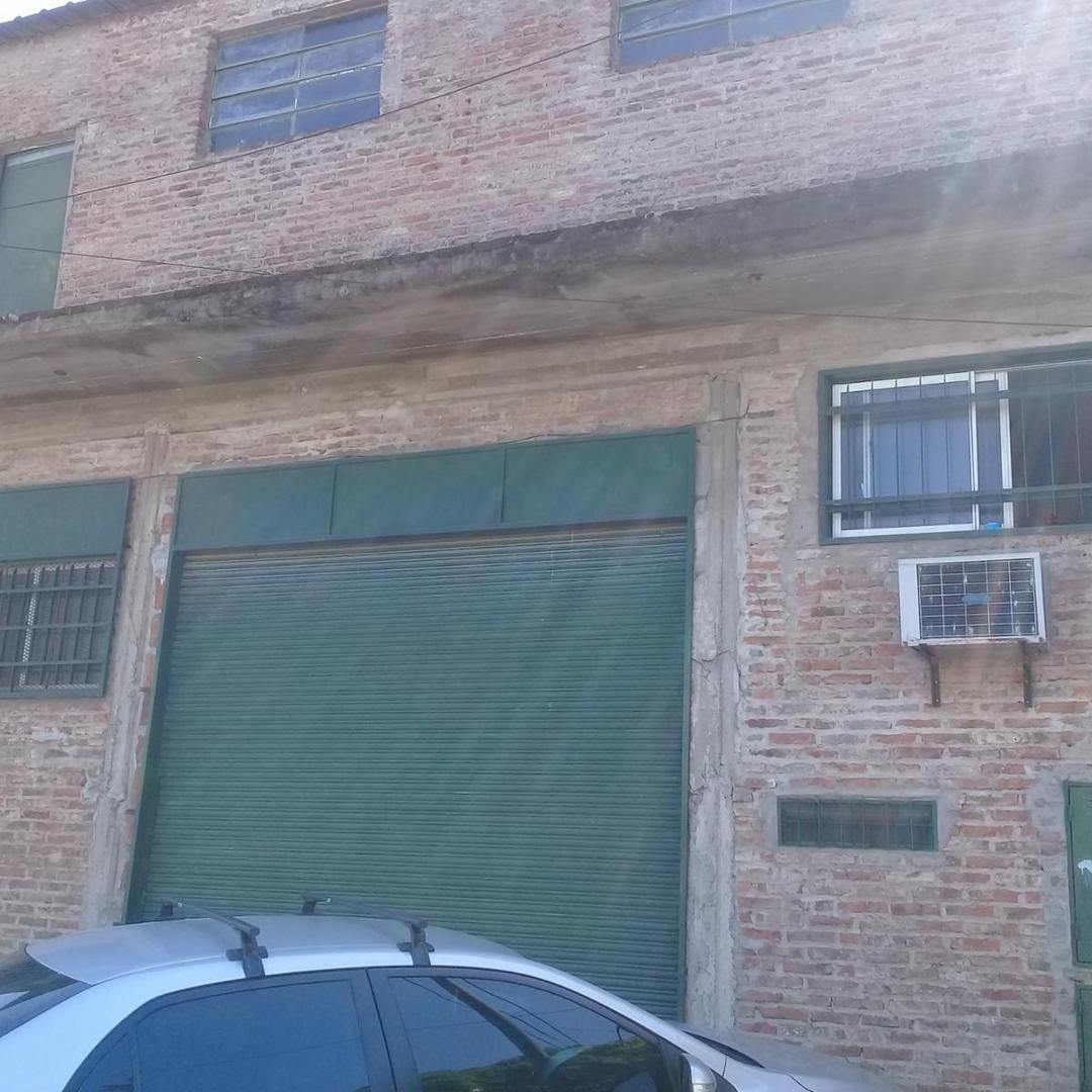 EXCELENTE GALPON TECHO DE LOZA Y ENTREPISO.