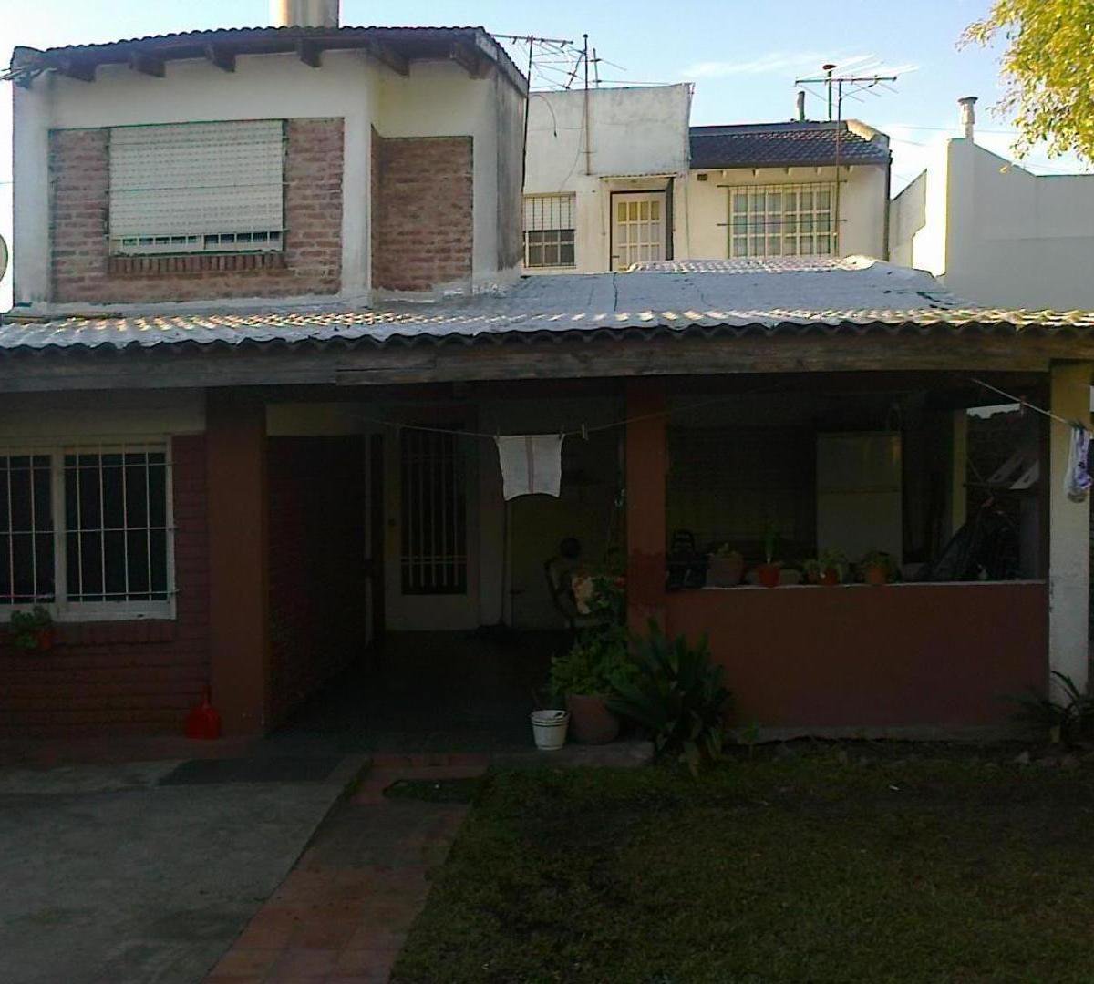EXCELENTE PH FRENTE 4 AMBIENTES CON FONDO LIBRE Y PISCINA — foto 1 de 18