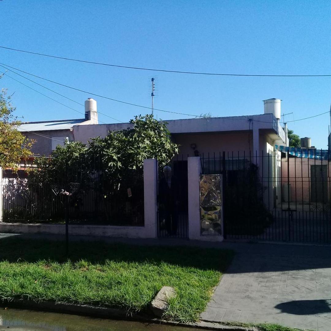 2 propiedades 3 amb con patio y entrada de auto