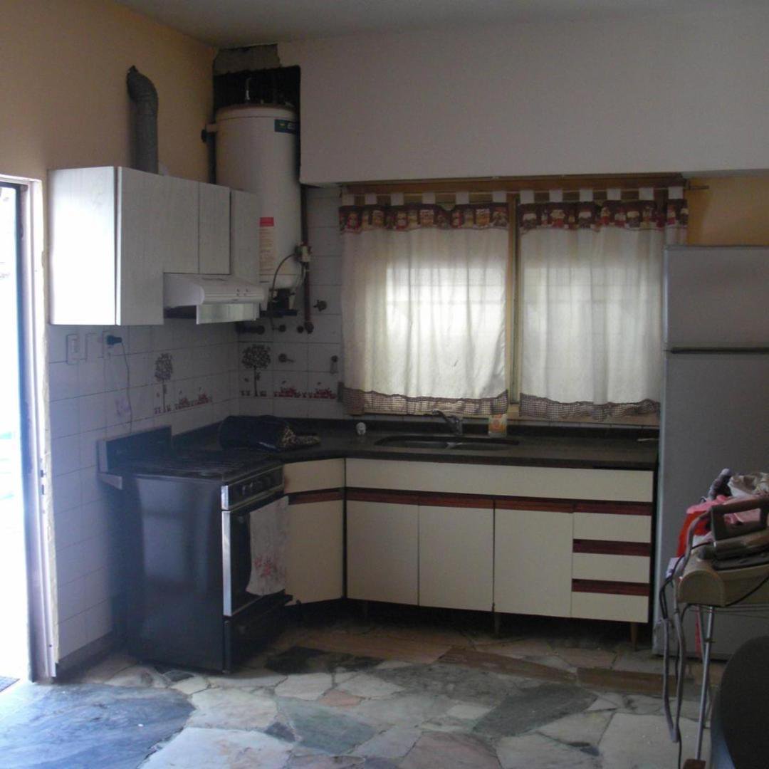 CASA MULTIFAMILIAR CON 4 DORMITORIOS, 2 BAÑOS Y PATIO — foto 1 de 31