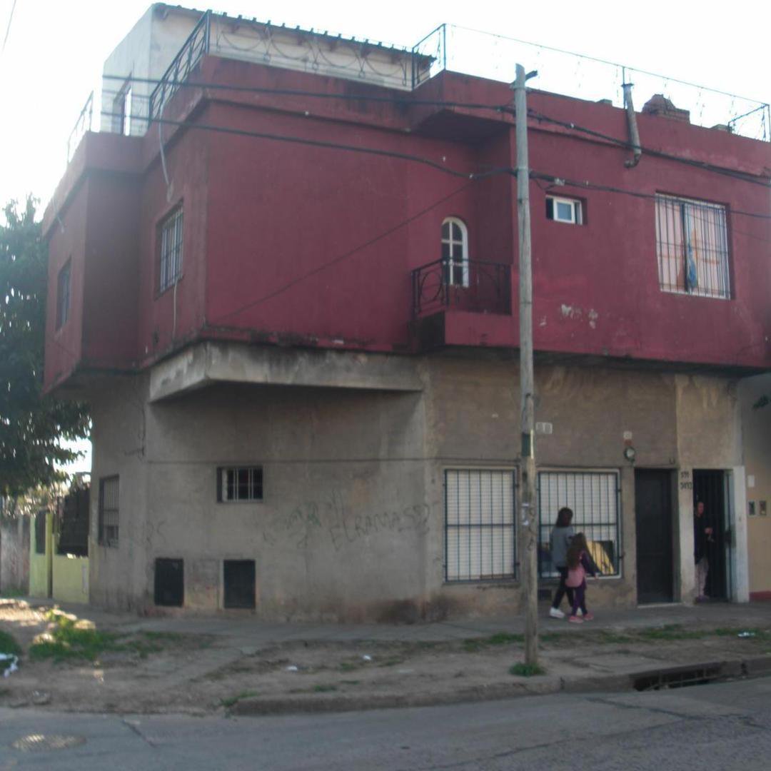 PROPIEDAD MULTIFAMILIAR DE CUATRO DEPARTAMENTO — foto 2 de 5