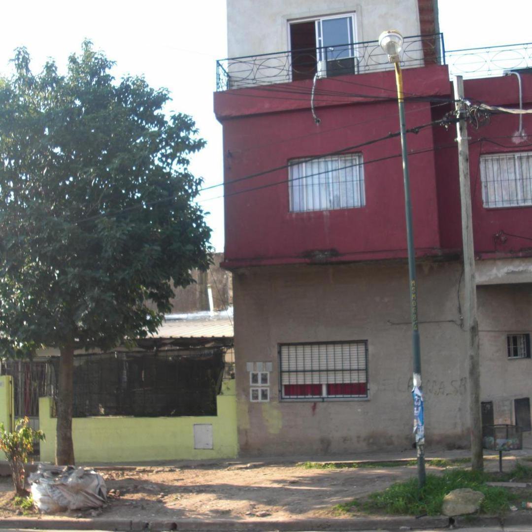 PROPIEDAD MULTIFAMILIAR DE CUATRO DEPARTAMENTO — foto 3 de 5