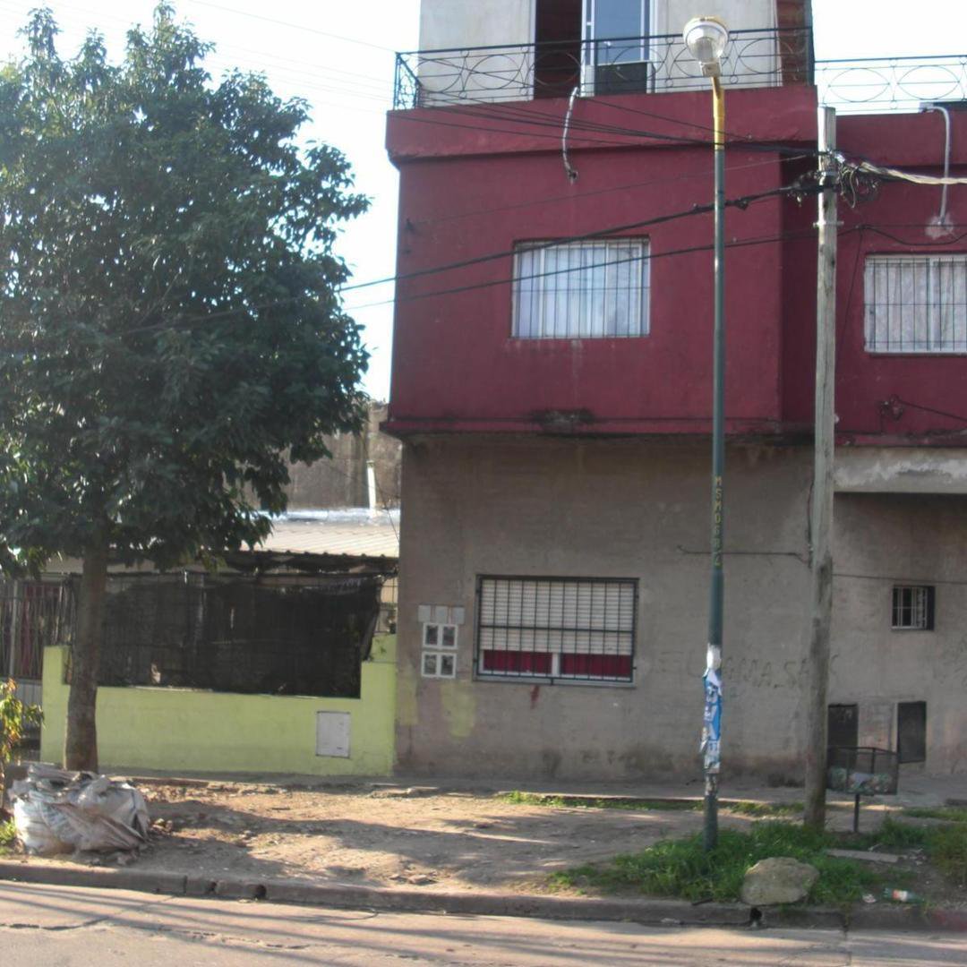 PROPIEDAD MULTIFAMILIAR DE CUATRO DEPARTAMENTO — foto 4 de 5