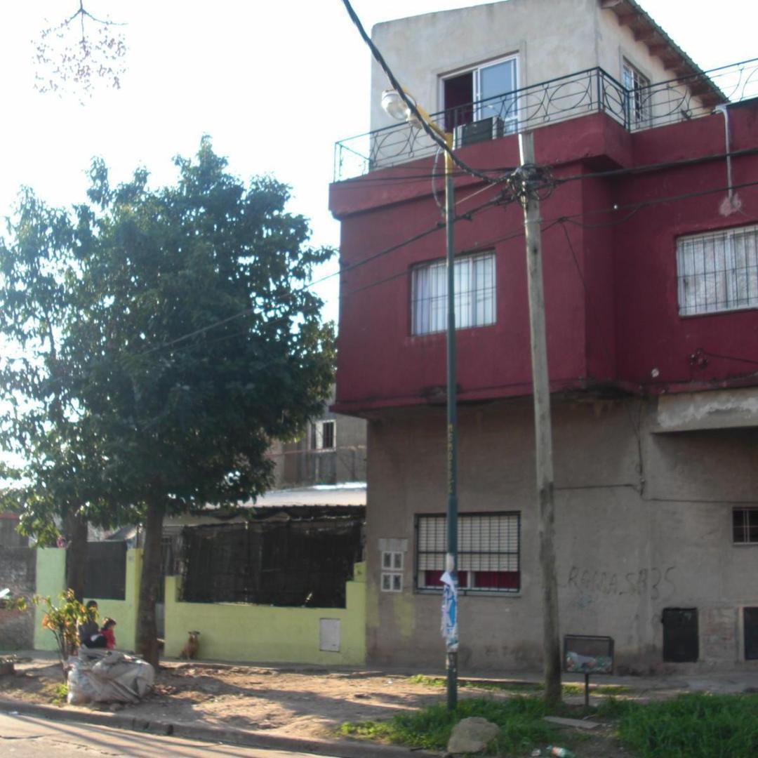 PROPIEDAD MULTIFAMILIAR DE CUATRO DEPARTAMENTO — foto 5 de 5