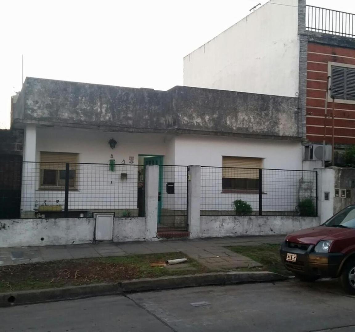 Casa de losa, todo en planta baja, a refaccionar. — foto 1 de 9