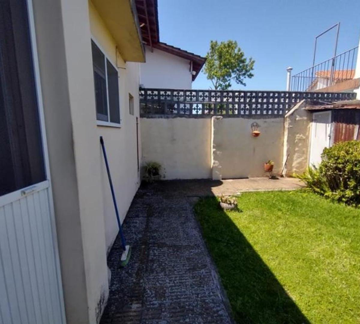 EXCELENTE CASA CON 2 HABITACIONES EN LOTE PROPIO — foto 1 de 55