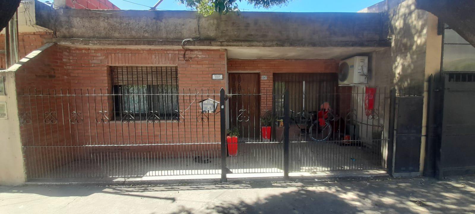AMPLIO PH FRENTE 3 AMBIENTES CON PATIO — foto 1 de 34