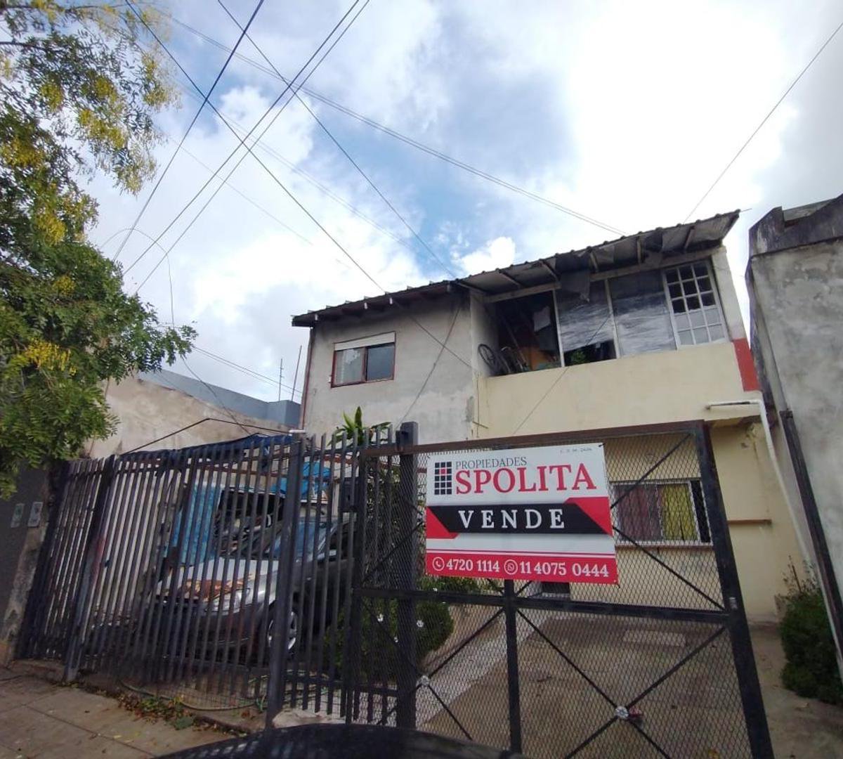 Casa Multifamiliar al frente con cochera en venta en Jose León Suarez