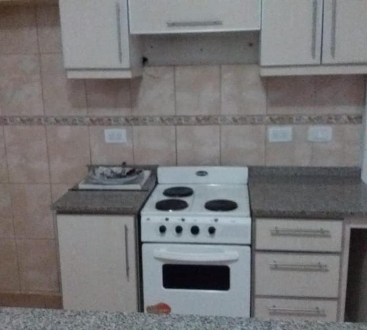DEPARTAMENTO 2 AMBIENTES 1ER PISO POR ESCALERA — foto 2 de 23
