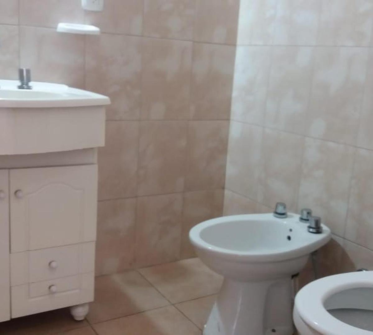 DEPARTAMENTO 2 AMBIENTES 1ER PISO POR ESCALERA — foto 4 de 23