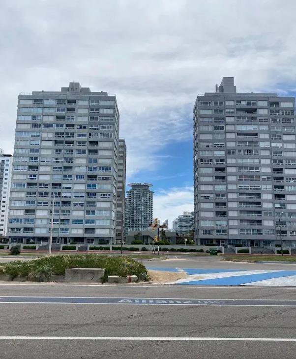 Departamento en Playa Mansa, Punta del Este. — foto 2 de 12