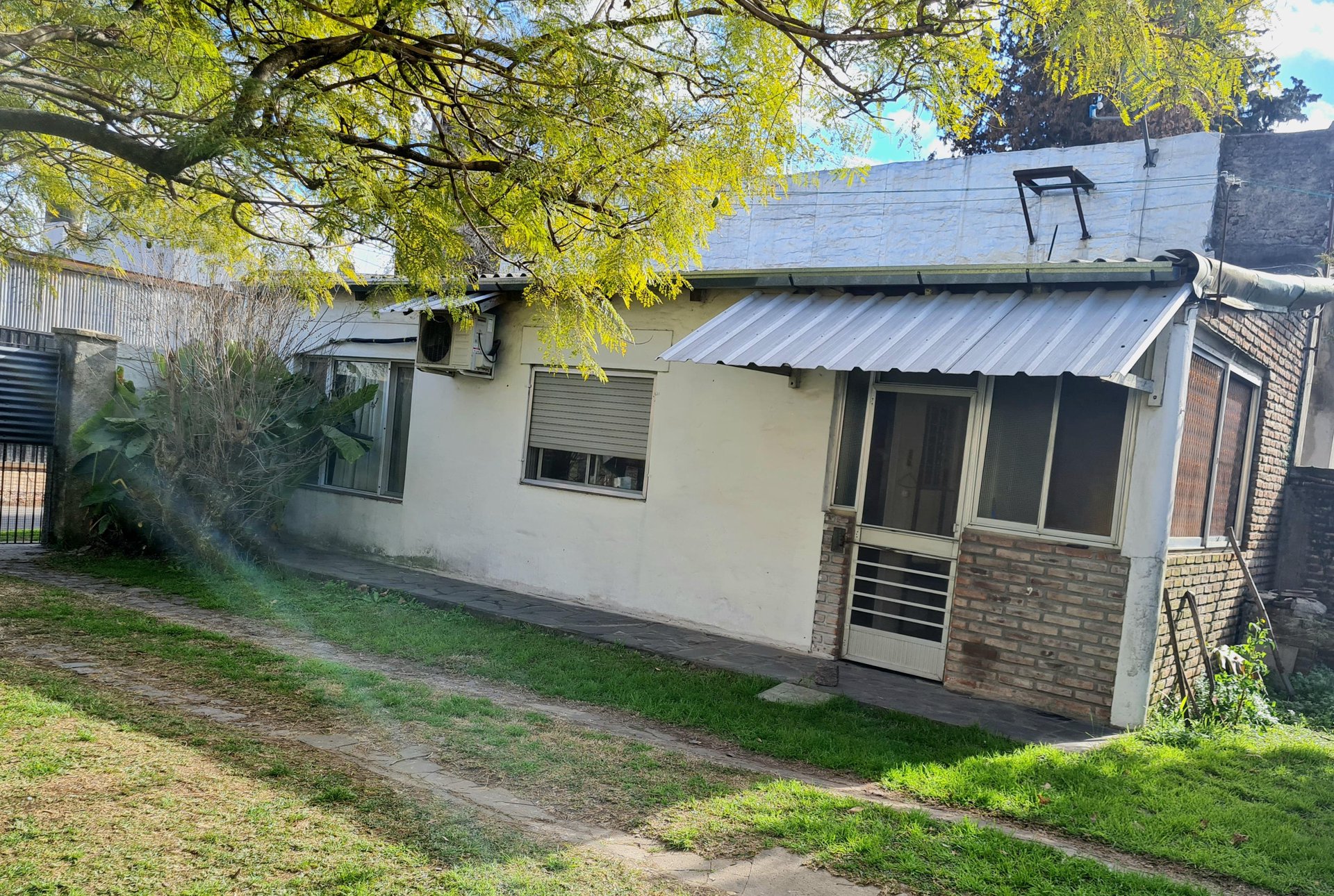CASA CON LOTE PROPIO DE 5 AMBIENTES. JOSE LEON SUAREZ — foto 3 de 24