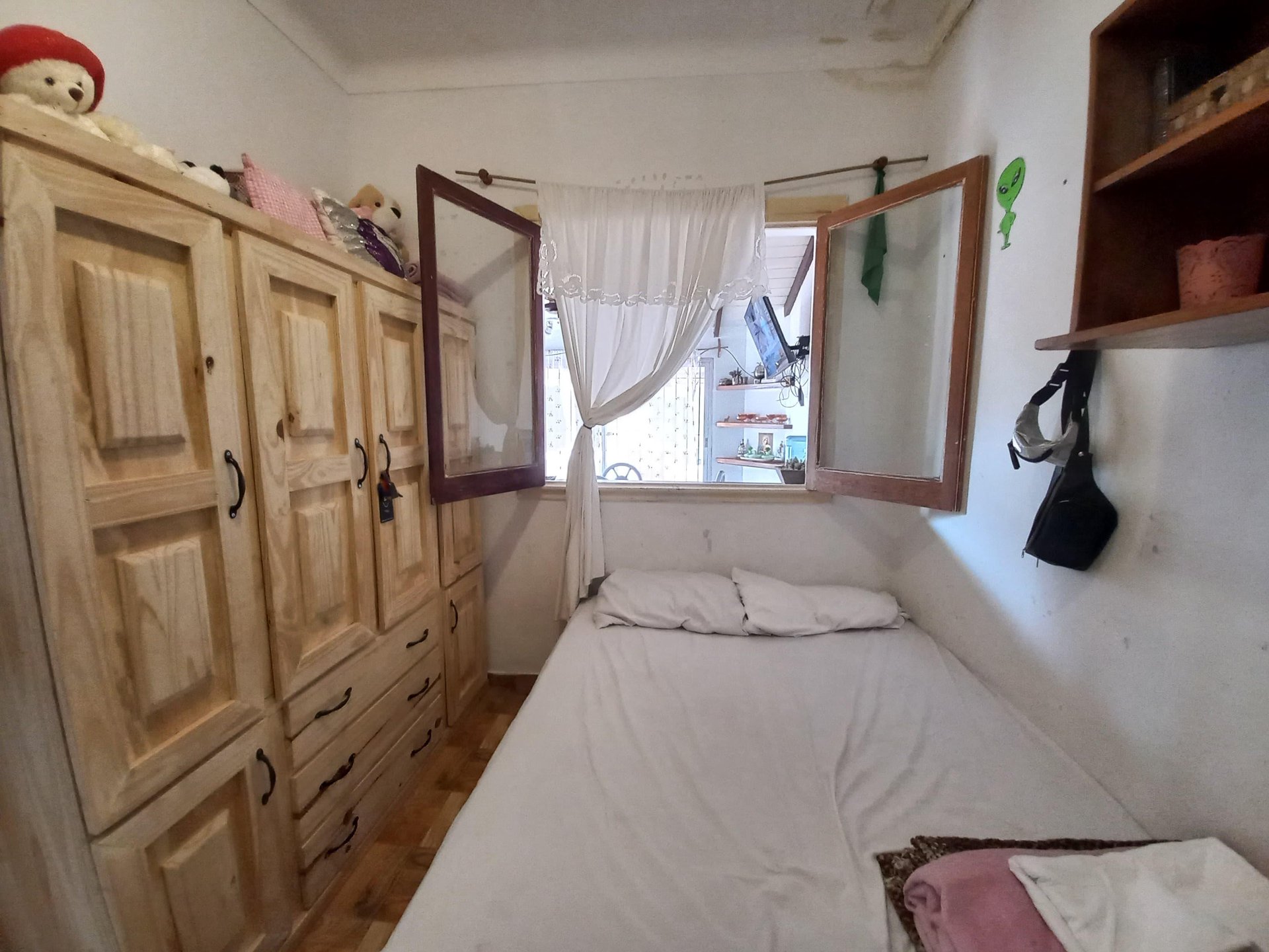 Chalet de 3 ambientes en lote propio, con entrada para varios autos, quincho con parrilla — foto 5 de 28