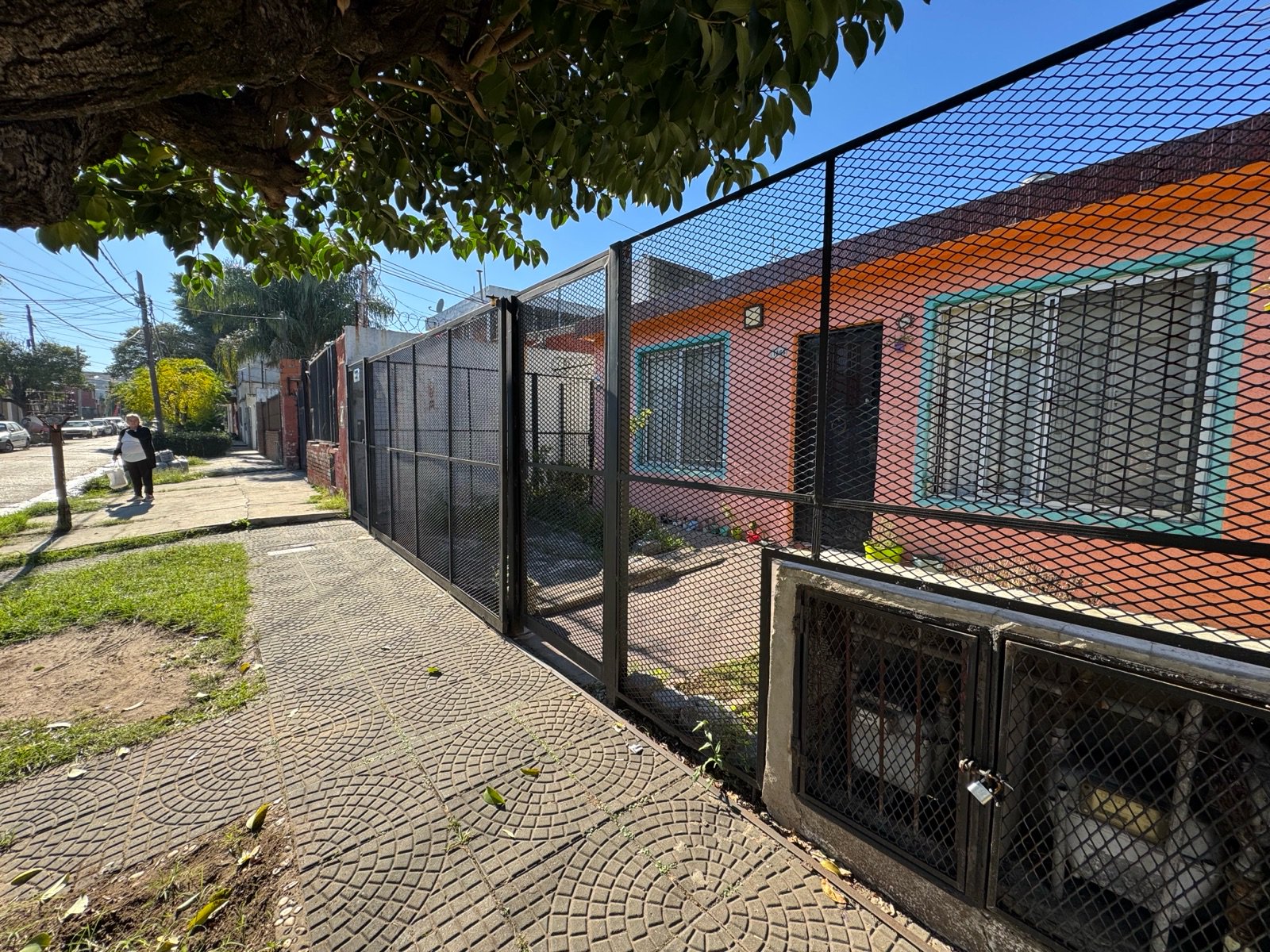 Casa 2 dormitorios, jardin al frente  patio, muy buen estado — foto 4 de 28