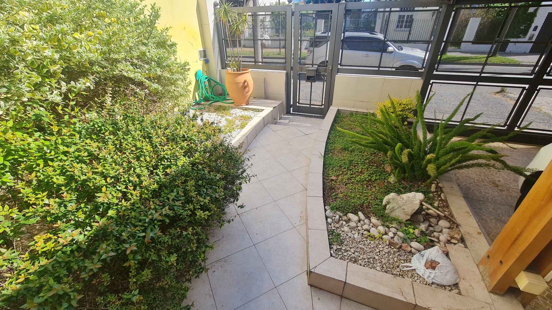 CASA EN LOTE PROPIO EN VENTA  DE 4 AMBIENTES - VILLA BALLESTER — foto 1 de 17