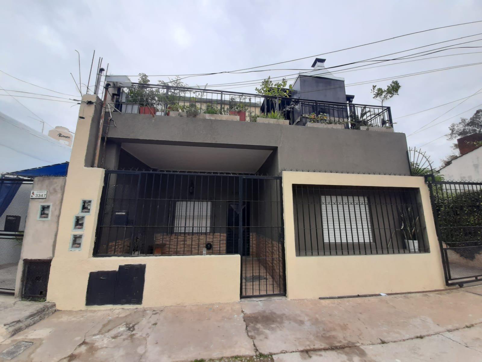 Casa 3 ambientes en Jose León Suarez