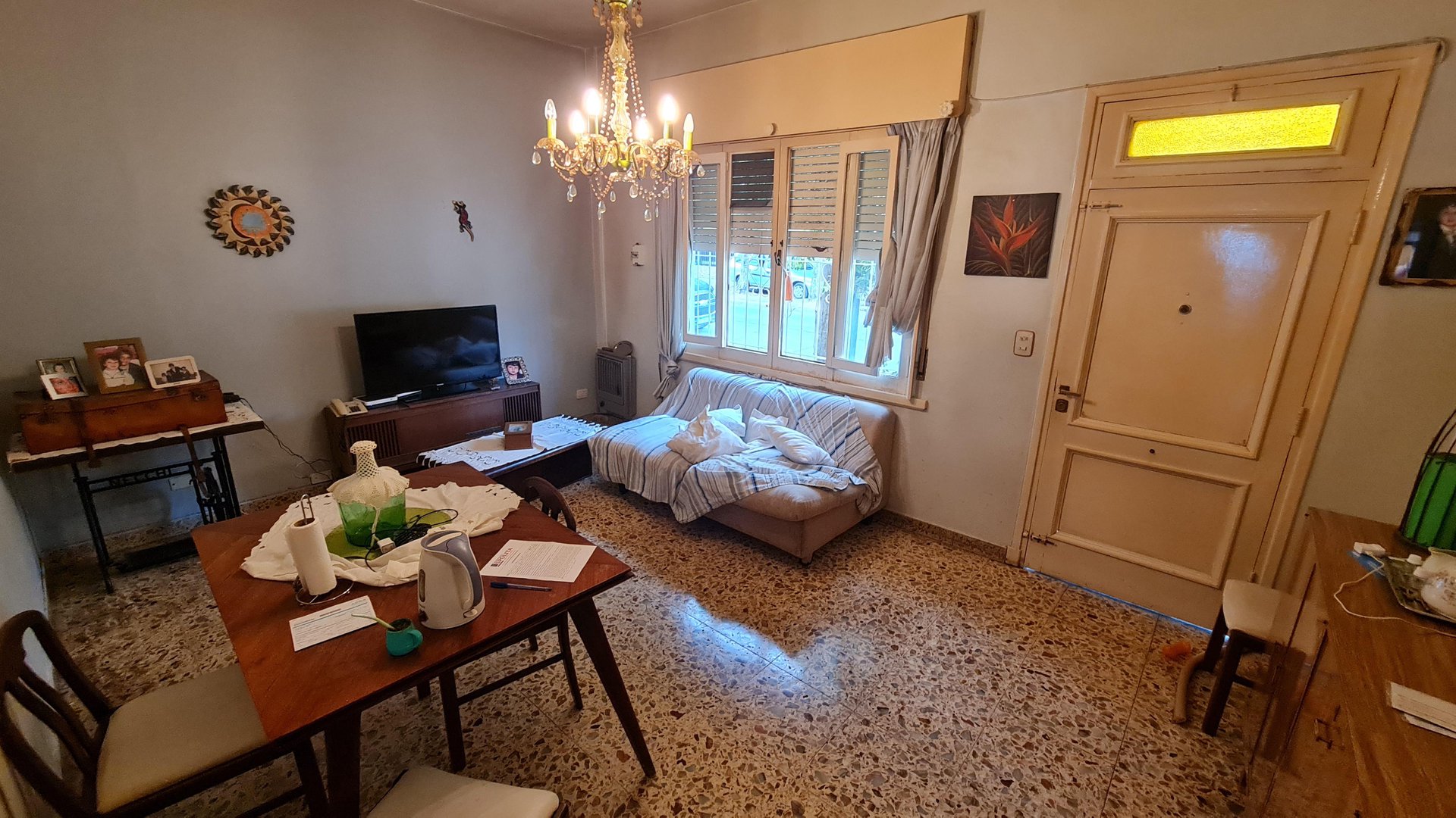 Casa en lote de 10 x 50, 3 ambientes, garage pasante y fondo libre parquizado — foto 1 de 15