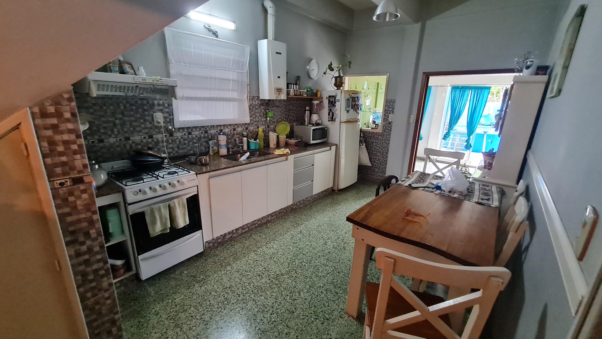 Casa en lote de 10 x 50, 3 ambientes, garage pasante y fondo libre parquizado — foto 2 de 15
