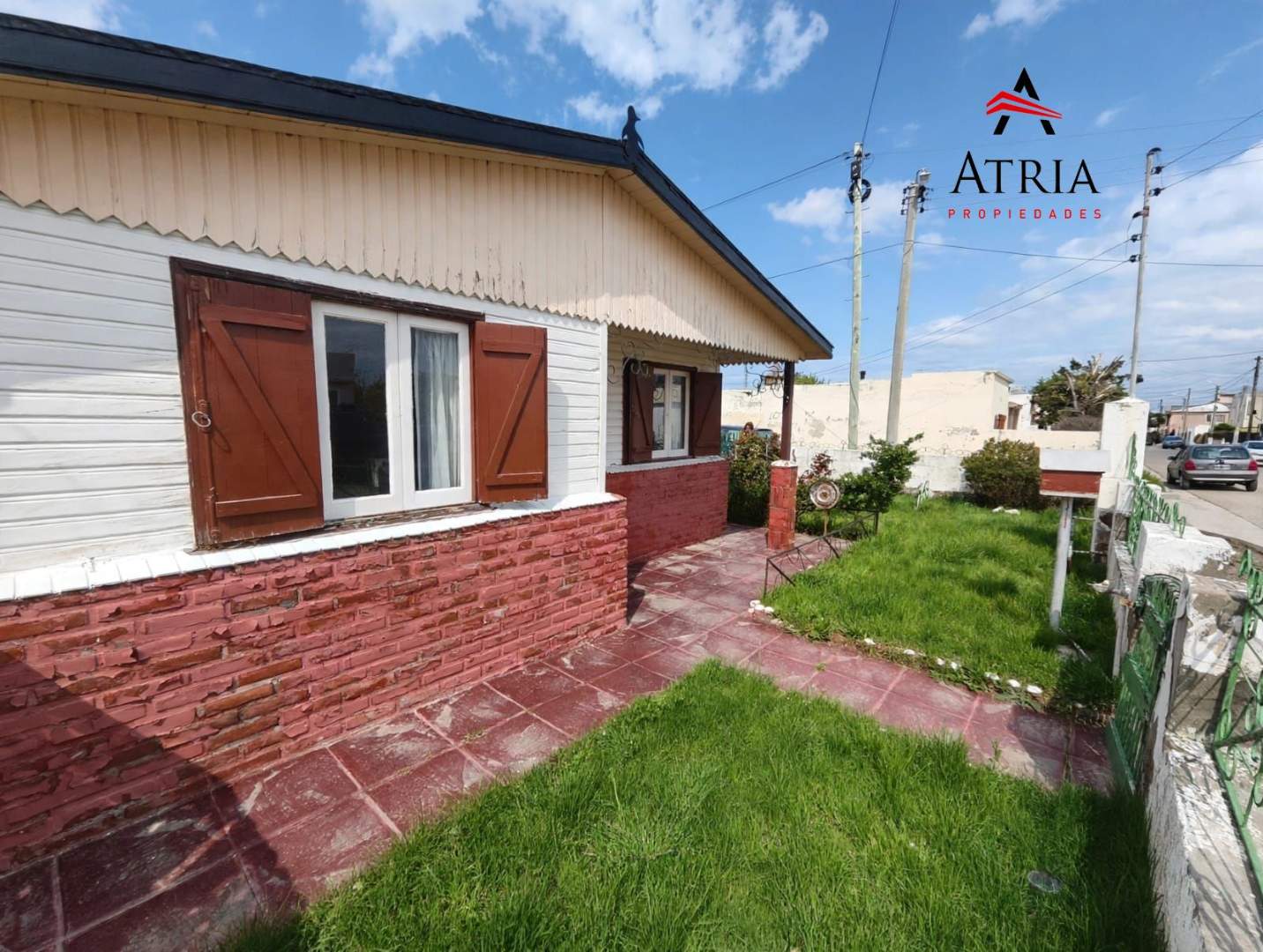 Casa en esquina - VENTA - KM 8