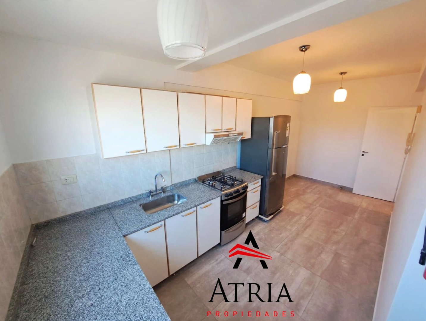 EXCELENTE DEPARTAMENTO SOBRE AVENIDA RIVADAVIA — foto 4 de 4
