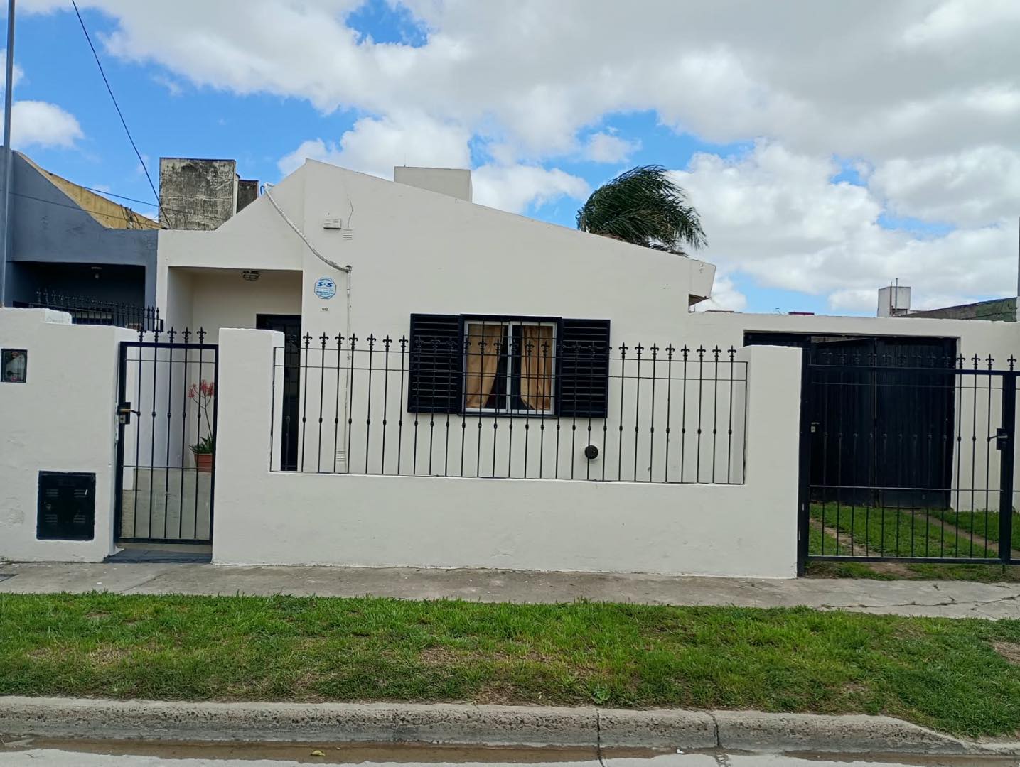 CASA 2 DORMITORIOS CON PILETA SECTOR OESTE