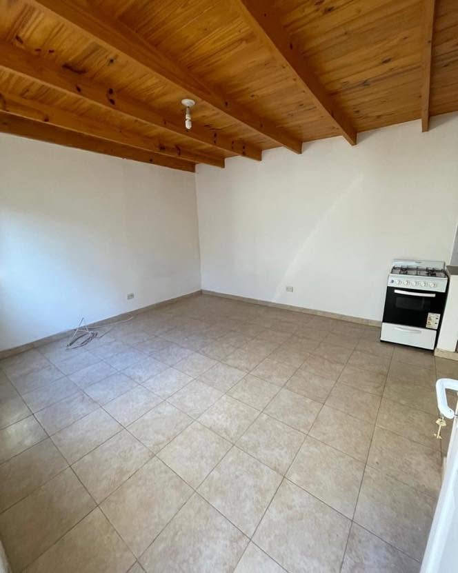 SE ALQUILA MONOAMBIENTE – BARRIO ROCA CALLE CLARIN AL 600 — foto 5 de 5