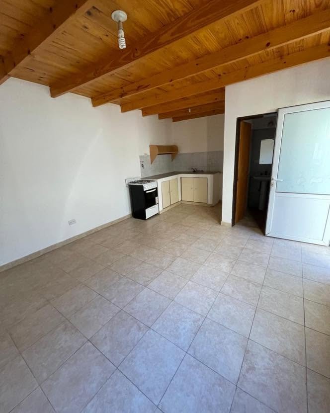 SE ALQUILA MONOAMBIENTE – BARRIO ROCA CALLE CLARIN AL 600 — foto 4 de 5