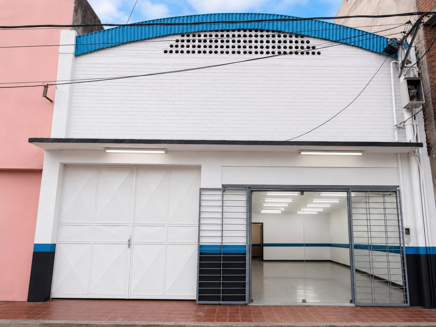 VENTA GALPON 240m2 ALTURA 6m AV ROCA 2700