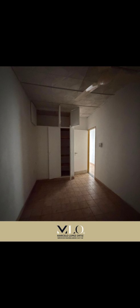 🏢ALQUILER | DEPARTAMENTO  📍 Irigoyen casi Roca  Alquiler $600.000  Características:  🛏️ 2 dormitorios 🚽  1 Baño  🍳 Cocina 🛋️ Living comedor ✅ Balcón  🔸 Primer piso — foto 4 de 11