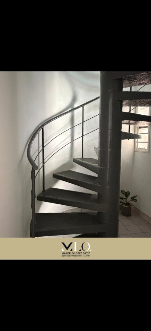 🏢ALQUILER | DEPARTAMENTO  📍 Irigoyen casi Roca  Alquiler $600.000  Características:  🛏️ 2 dormitorios 🚽  1 Baño  🍳 Cocina 🛋️ Living comedor ✅ Balcón  🔸 Primer piso — foto 2 de 11